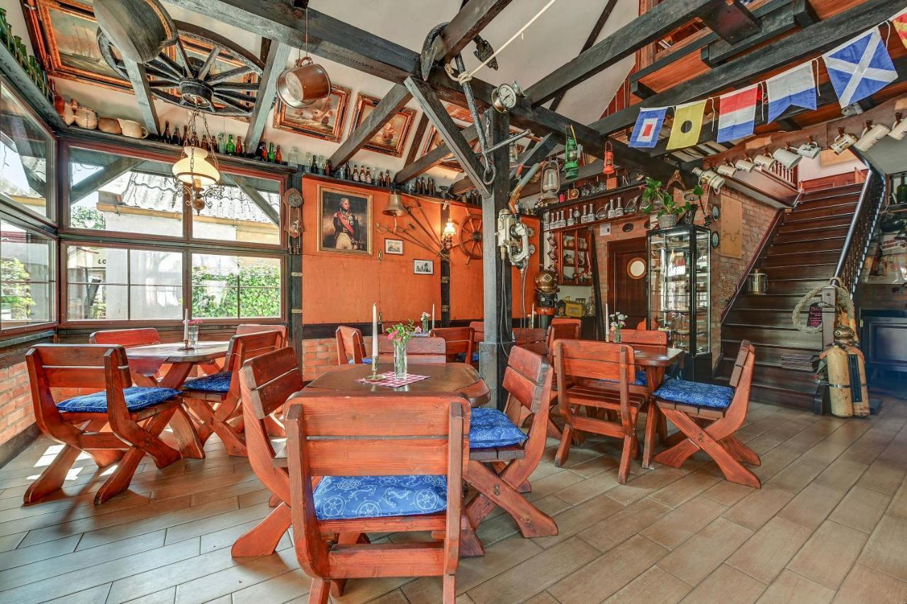 Villa & Restaurant Admiral Nelson Hel Exterior photo